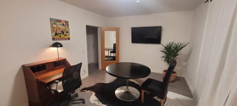 Communal lounge/ TV room, TV and multimedia, Living room, Seating area, Evening entertainment