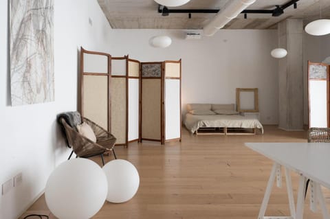 Bed, Area and facilities