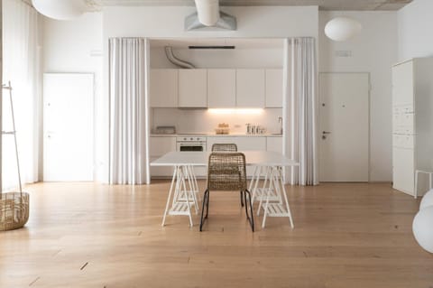 Kitchen or kitchenette, Dining area, stove