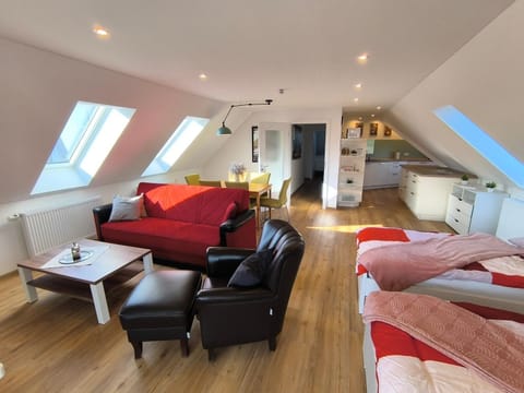 Bed, TV and multimedia, Living room, Photo of the whole room, Seating area, Bedroom