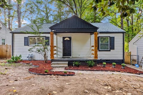 ATL Home min from Airport and Downtown House in East Point