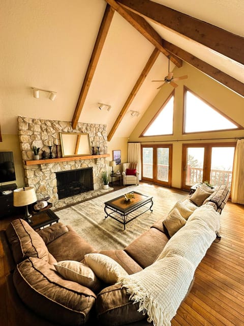 The Overlook at Cedar Point House in Osage Beach