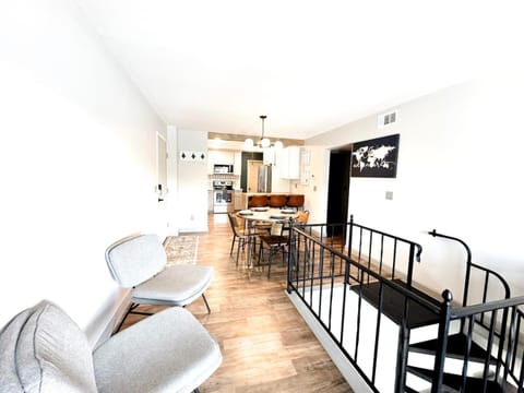 Wheelhouse Wonderland Lakefront Luxury Condo House in Village Four Seasons