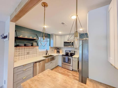 Wheelhouse Wonderland Lakefront Luxury Condo House in Village Four Seasons