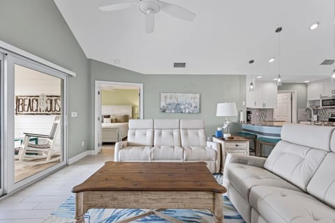 Beach Dream Vacation, Heated Saltwater Pool - Endless Summer - Roelens House in Estero Island