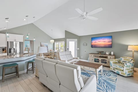 Beach Dream Vacation, Heated Saltwater Pool - Endless Summer - Roelens House in Estero Island