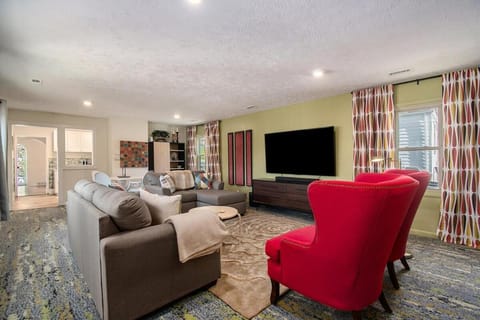 Bright & Stylish 4BR Spot - Close to Downtown Fun House in Omaha