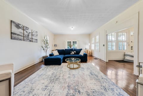 Group Getaway in a Grand Historic Home 15 minutes to Fort Benning Sleeps 10 Villa in Columbus