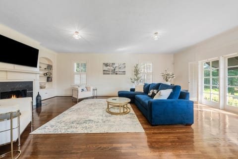 Group Getaway in a Grand Historic Home 15 minutes to Fort Benning Sleeps 10 Villa in Columbus