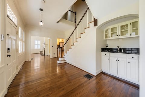 Group Getaway in a Grand Historic Home 15 minutes to Fort Benning Sleeps 10 Villa in Columbus