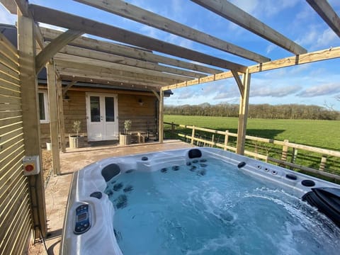 Patio, Day, Natural landscape, Hot Tub, View (from property/room), Balcony/Terrace