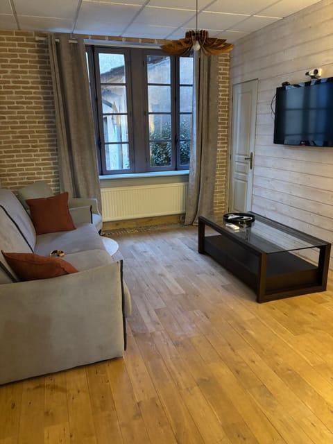 L'appart de la Rivière Apartment in Moulins