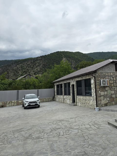 Property building, Neighbourhood, Mountain view