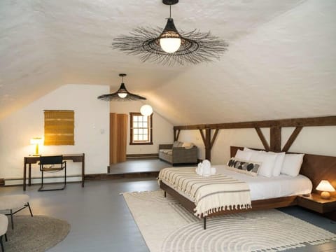 Chic Barn House with Pool House in Germantown