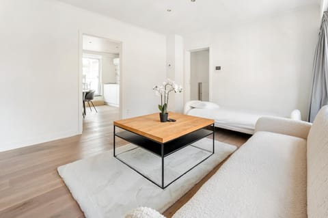 Living room, Photo of the whole room, Seating area, Dining area