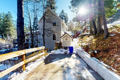 Whistle Stop Cabin Cabin in Lake Arrowhead