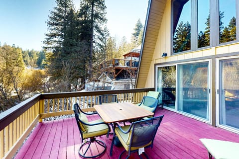 Whistle Stop Cabin Cabin in Lake Arrowhead