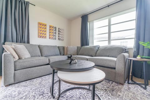 Modern Chic Getaway - Sleeps 11 - Palmwavestays Apartment in Coconut Creek