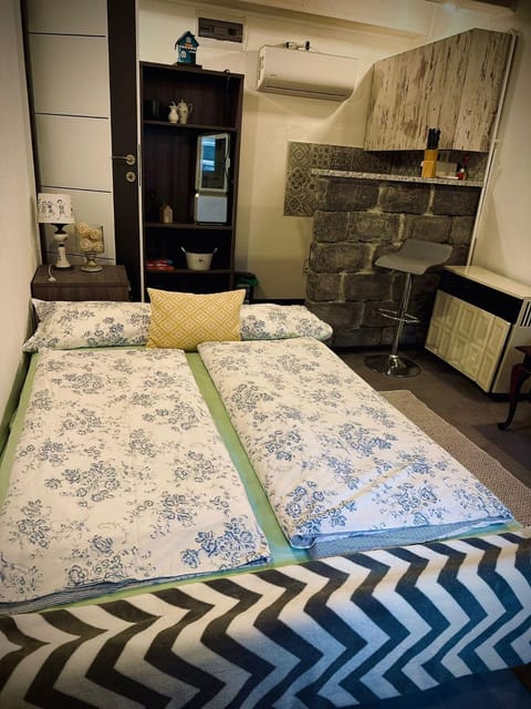 Bedroom, air conditioner