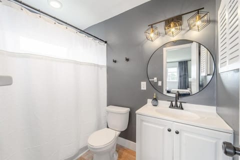 Serene Oasis - Sleeps 11 - Palm Waves Stays Apartment in Coconut Creek