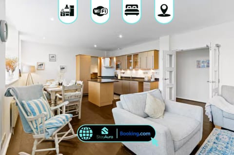 TV and multimedia, Kitchen or kitchenette, Living room, Seating area, Dining area, minibar, oven, pet friendly, stove
