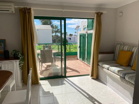 Balcony/Terrace, Seating area, air conditioner