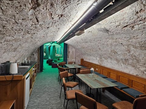 Restaurant/places to eat, Coffee/tea facilities, Kitchen or kitchenette, Dining area