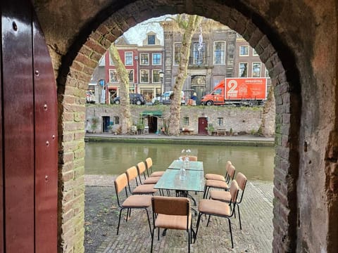 Patio, Day, Seating area, City view