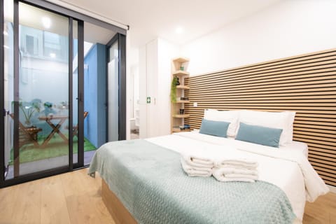 Patio, Bed, Balcony/Terrace, Bedroom, towels