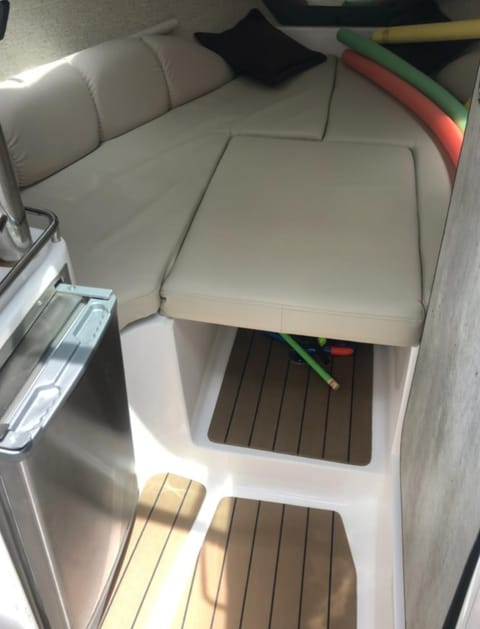 Aluguel de barco em Angra dois reis Docked boat in Angra dos Reis