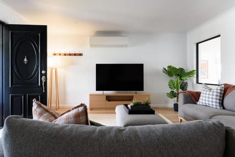 Stylish Family Retreat by Hawley Beach House in Tasmania