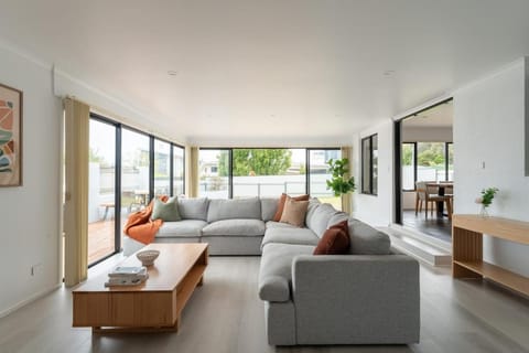 Seating area, Family