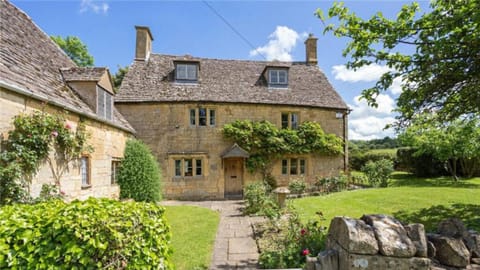 Orchard Cottage - Beautiful Home near Broadway! Apartment in Broadway