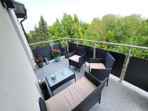 Spring, Garden, View (from property/room), Balcony/Terrace, Seating area, Dining area, Garden view