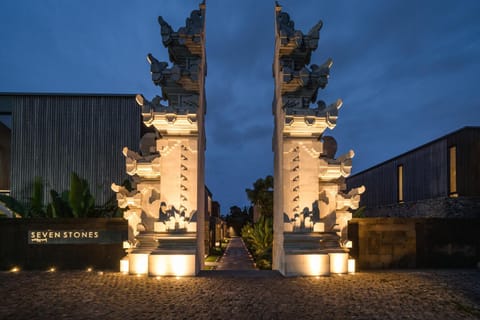 Facade/entrance, Night, Lobby or reception