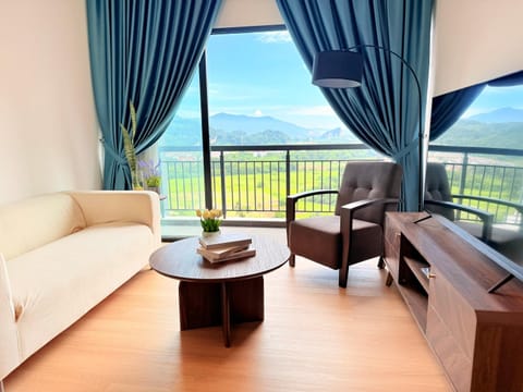Communal lounge/ TV room, Natural landscape, TV and multimedia, View (from property/room), Balcony/Terrace, Living room, Seating area, Mountain view