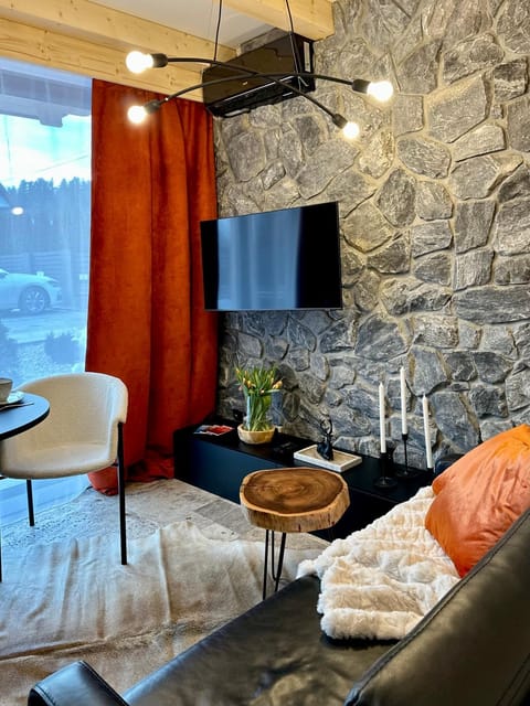 Communal lounge/ TV room, Living room, Seating area, Evening entertainment
