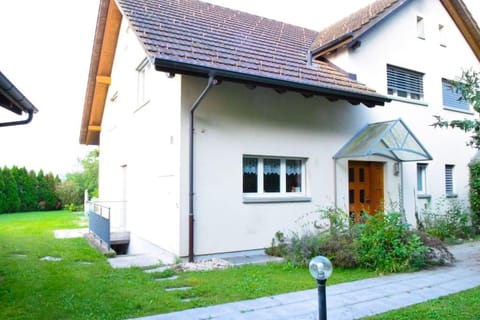 Property building, Spring, Day, Garden, Garden view
