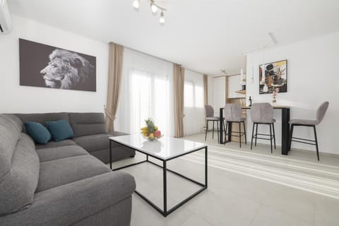 Apartment Veranda Apartment in Makarska