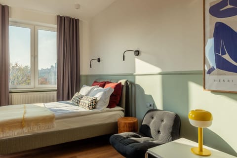 Bed, Living room, Photo of the whole room, Seating area, Bedroom