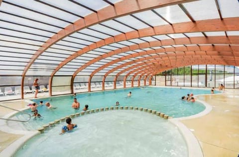 Mobile-home 6 personnes dans camping avec piscine - accès direct plage - MADEN Villa in Brittany