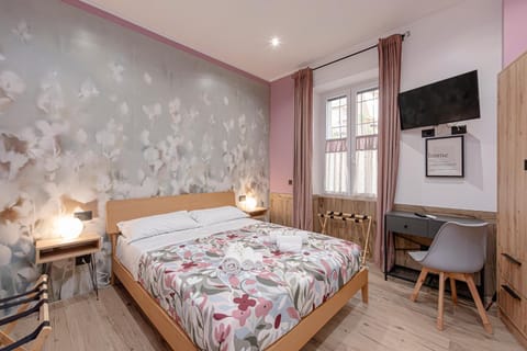Bed, TV and multimedia, View (from property/room), Bedroom, locker, locker, wardrobe