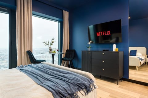 Bed, TV and multimedia, Living room, Dining area, City view