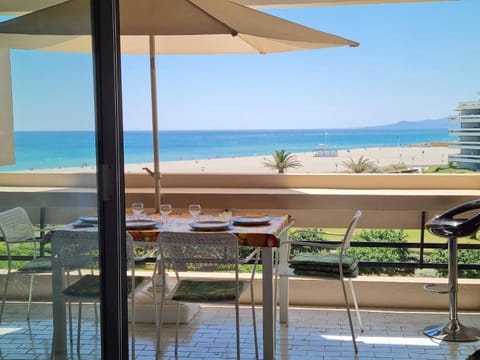 Patio, Day, Natural landscape, View (from property/room), Balcony/Terrace, Balcony/Terrace, Seating area, Dining area, Beach, Sea view
