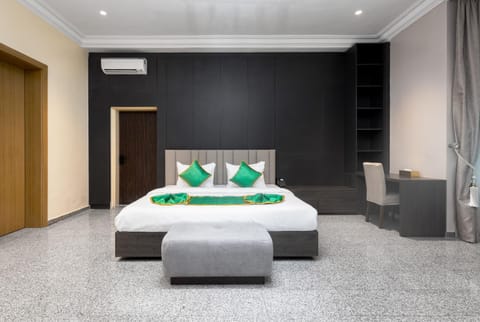 Bed, Photo of the whole room, Bedroom, air conditioner
