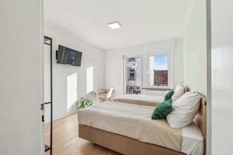 Bed, TV and multimedia, Balcony/Terrace, Balcony/Terrace, Photo of the whole room, Bedroom