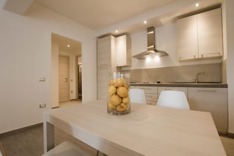 Kitchen or kitchenette, Dining area, stove