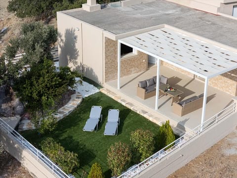 Property building, Patio, Day, Garden, View (from property/room), Balcony/Terrace, Seating area, Garden view, sunbed