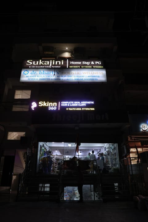 Property building, Night, Property logo or sign, Logo/Certificate/Sign, On site, Text overlay, Street view