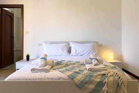 11 seats Wi-fi 3 bedrooms 2 bathrooms near the sea Apartment in San Benedetto del Tronto
